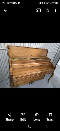 Yamaha Upright Piano 