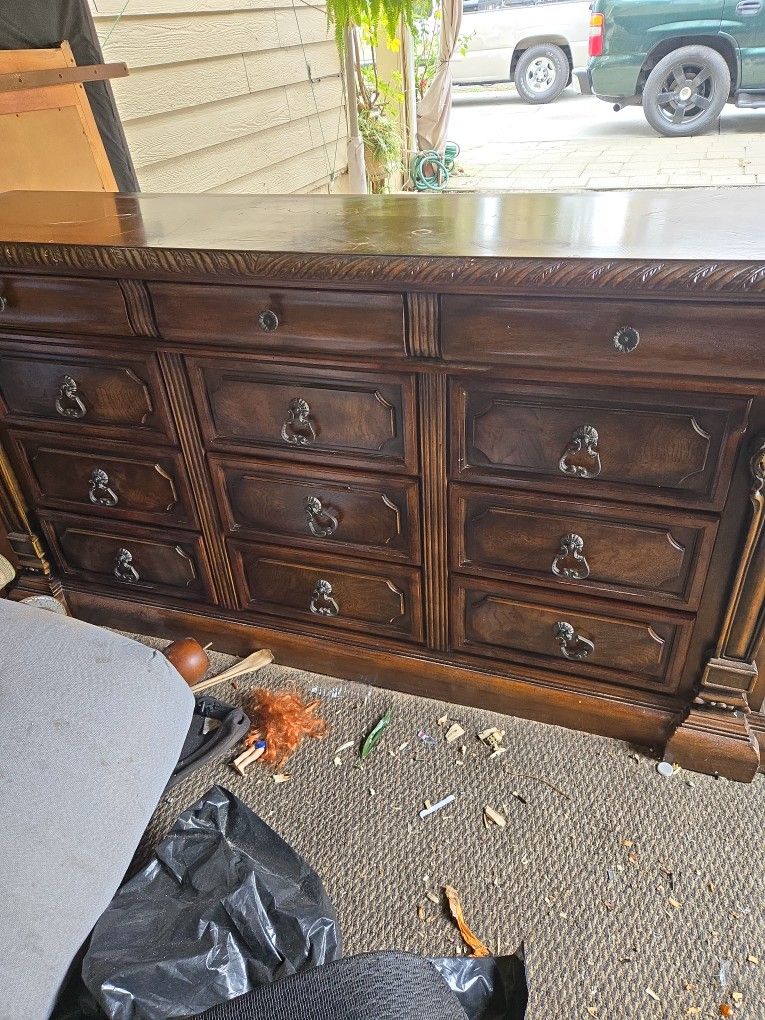 Dresser With Mirror