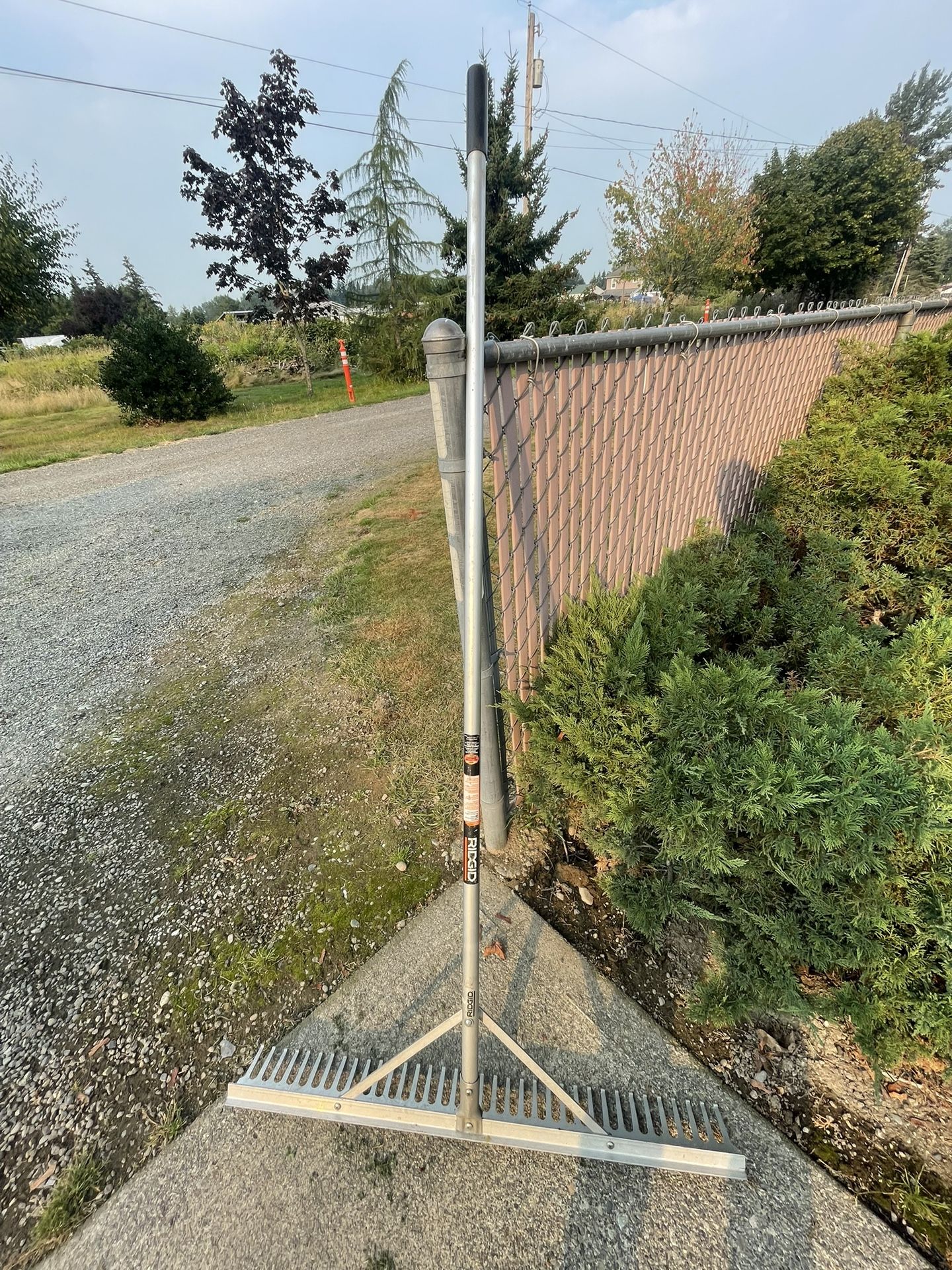 36” Wide Ridgid Aluminum Landscape Rake for Sale in Edgewood, WA - OfferUp
