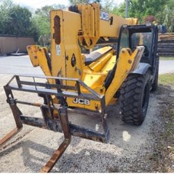 JCB 10,000lbs Reach Forklift