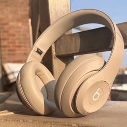 Beats Studio Pro 