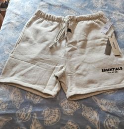 Fear of God Essentials Sweatshorts in Light Oatmea