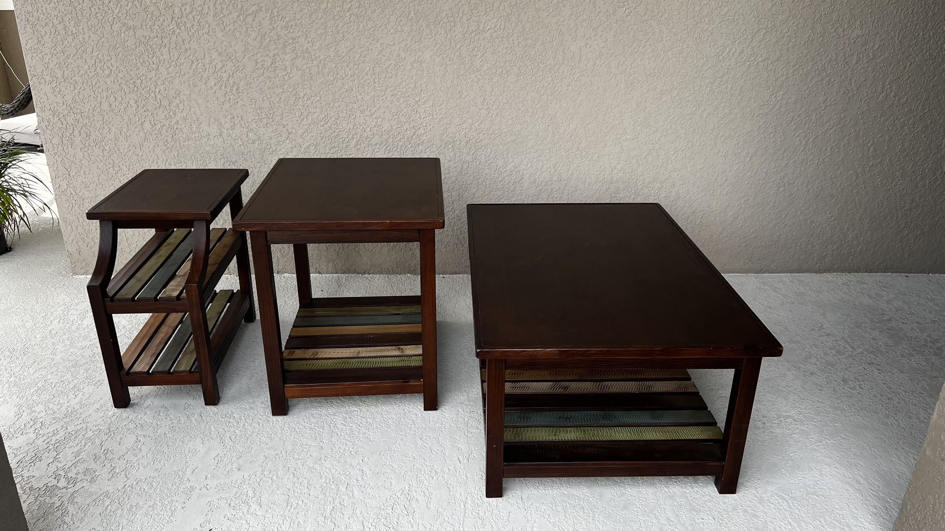 Ashley Furniture coffee+end table set of 3