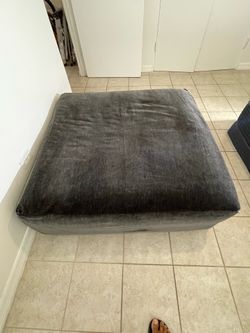 Excellent Condition Ottoman,very clean …asking $45