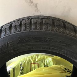 4-Toyo Mud/Snow Tires 205/60R-16 92T Observe GSi5 BW studless, lightly used, stored inside.