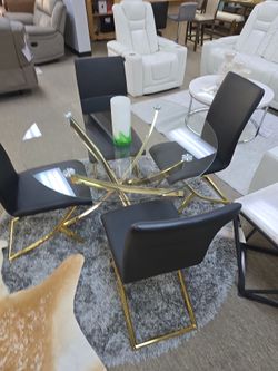Tablev4 chairs