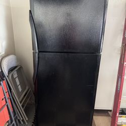 Frigidaire / Refrigerator/ Freezer 