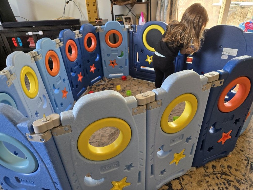 Play Pen/ Baby Gate