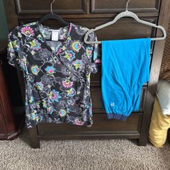 Scrubs - Size Small 