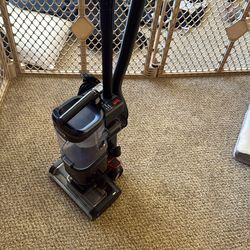 Shark Lift-Away with PowerFins HairPro and Odor Neutralizer Technology Upright Vacuum LA486 12" Cleaning Path