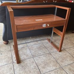 Excellent Condition Wood Desk