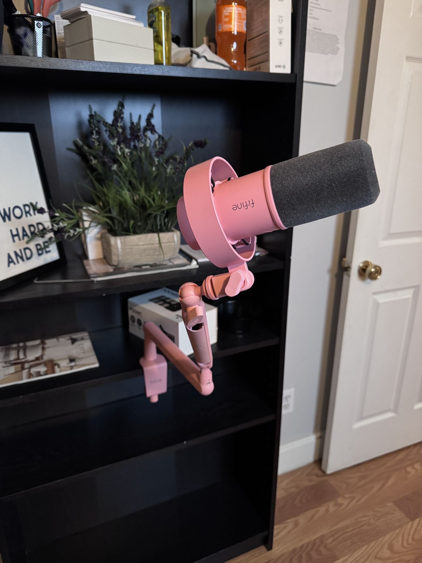 2 FIFINEs Dynamic Mics + 1 Pink Boom Arm (BM88) – Pro Setup!