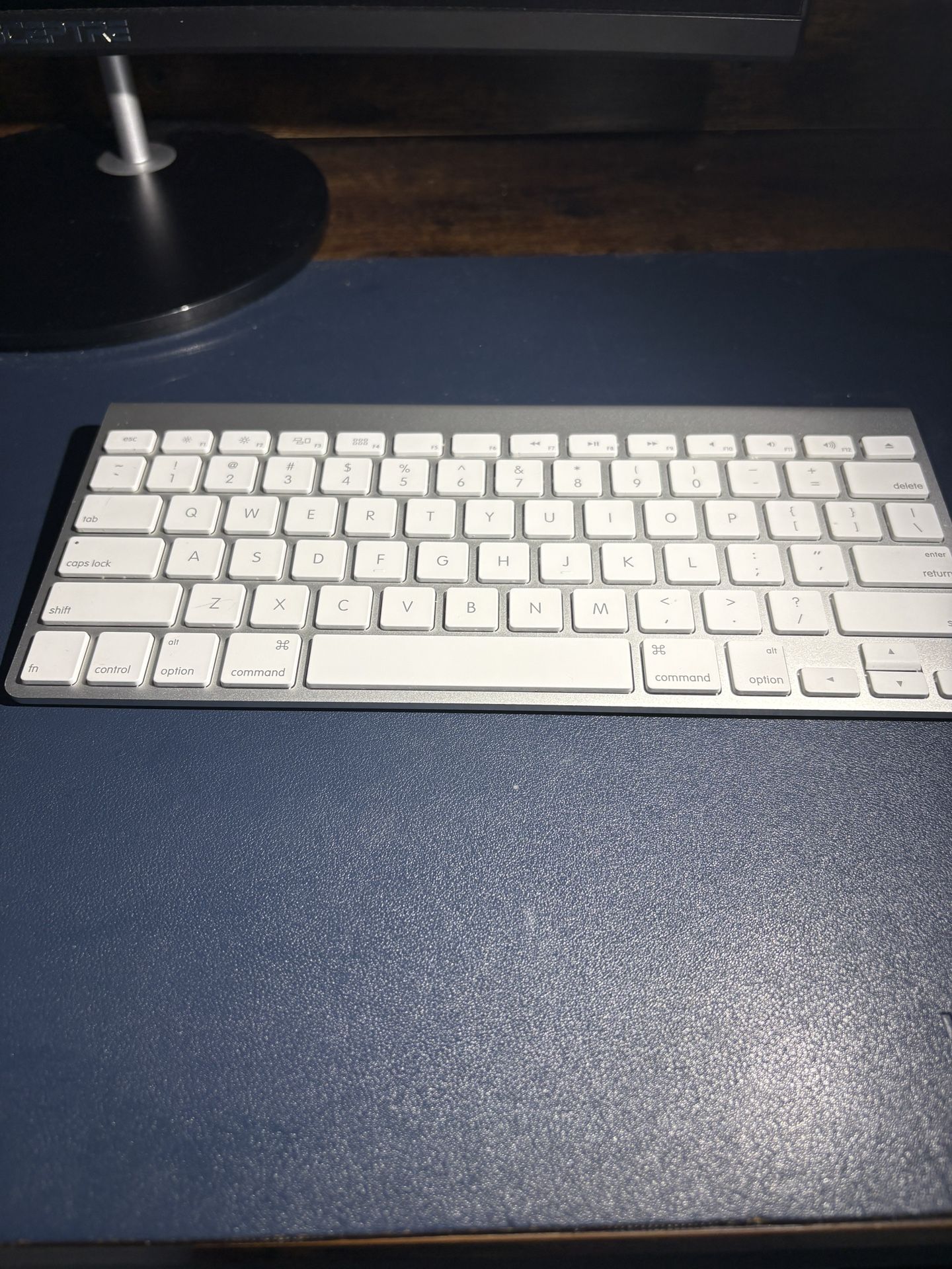 Genuine Apple Wireless Bluetooth Keyboard A1314 Mac Aluminum