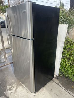 FRIGIDAIRE Top Frezzer Refrigerator / 60 Days Warranty