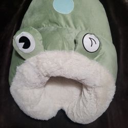 Brand New Extra Soft Frog Shaped Cat Bed With Non Slip Bottom! Very Plush! So cute! Never Used! 