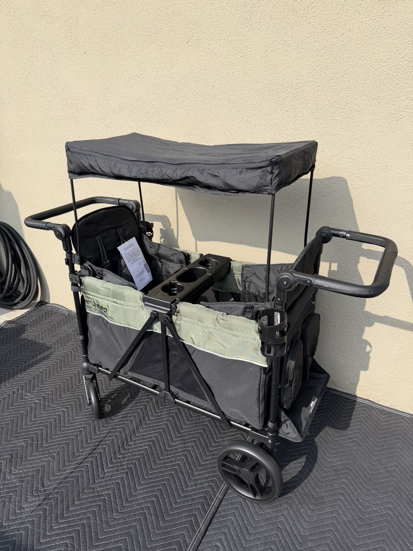 Jeep Aries 2 Seater Wagon/ 2 Seats/new Condition / Has Small Tear (in Picture)