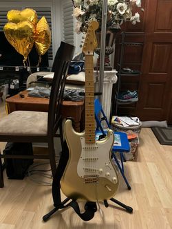Squire Fender Classic vibe strat stratocaster 50s 60th anniversary gold electric guitar like new cheap