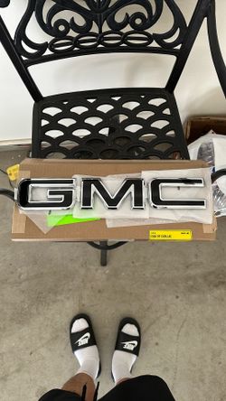 GMC Tailgate Logo
