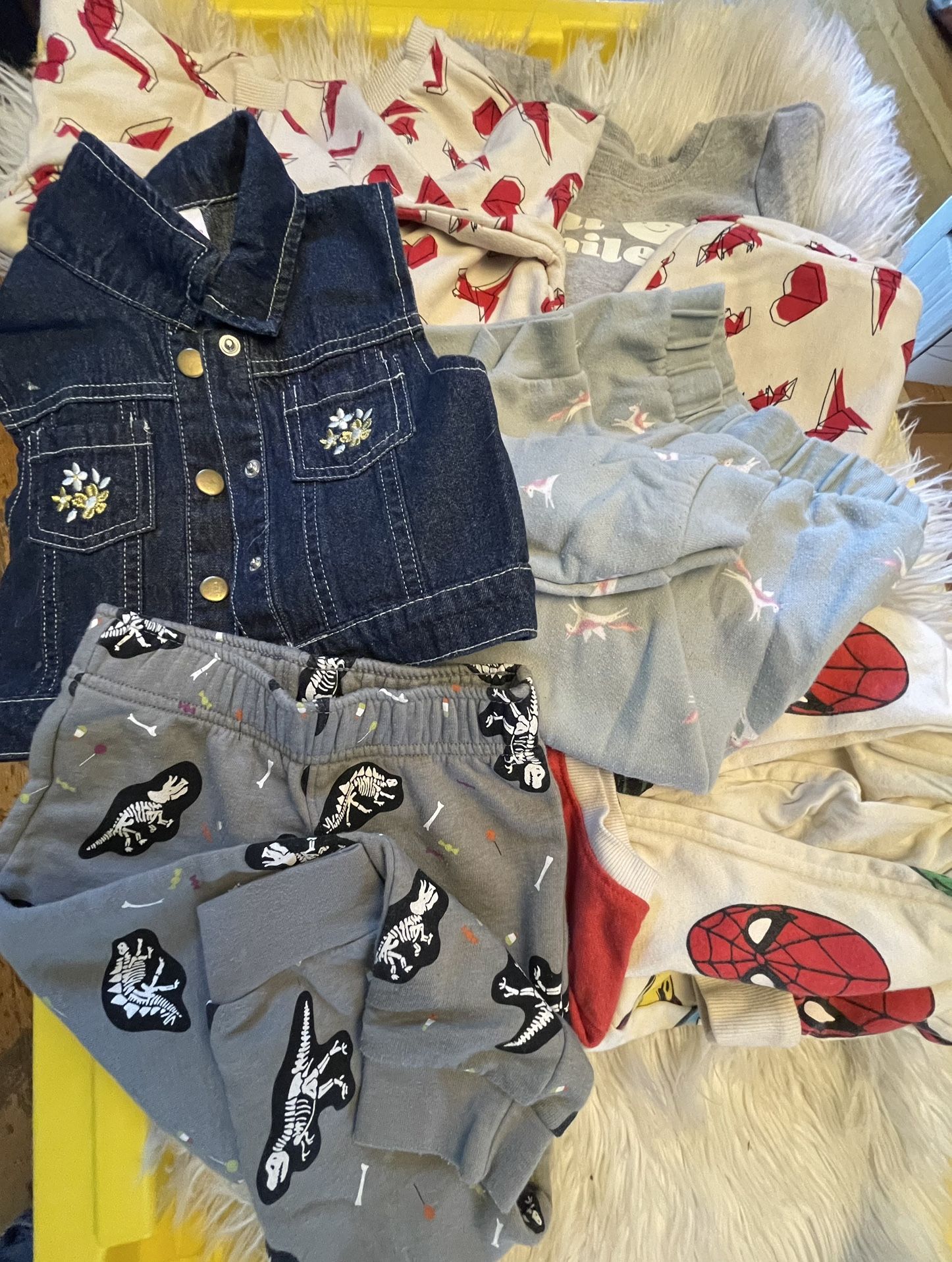 Lot Of 8 Pieces 3y-4y Old Clothes