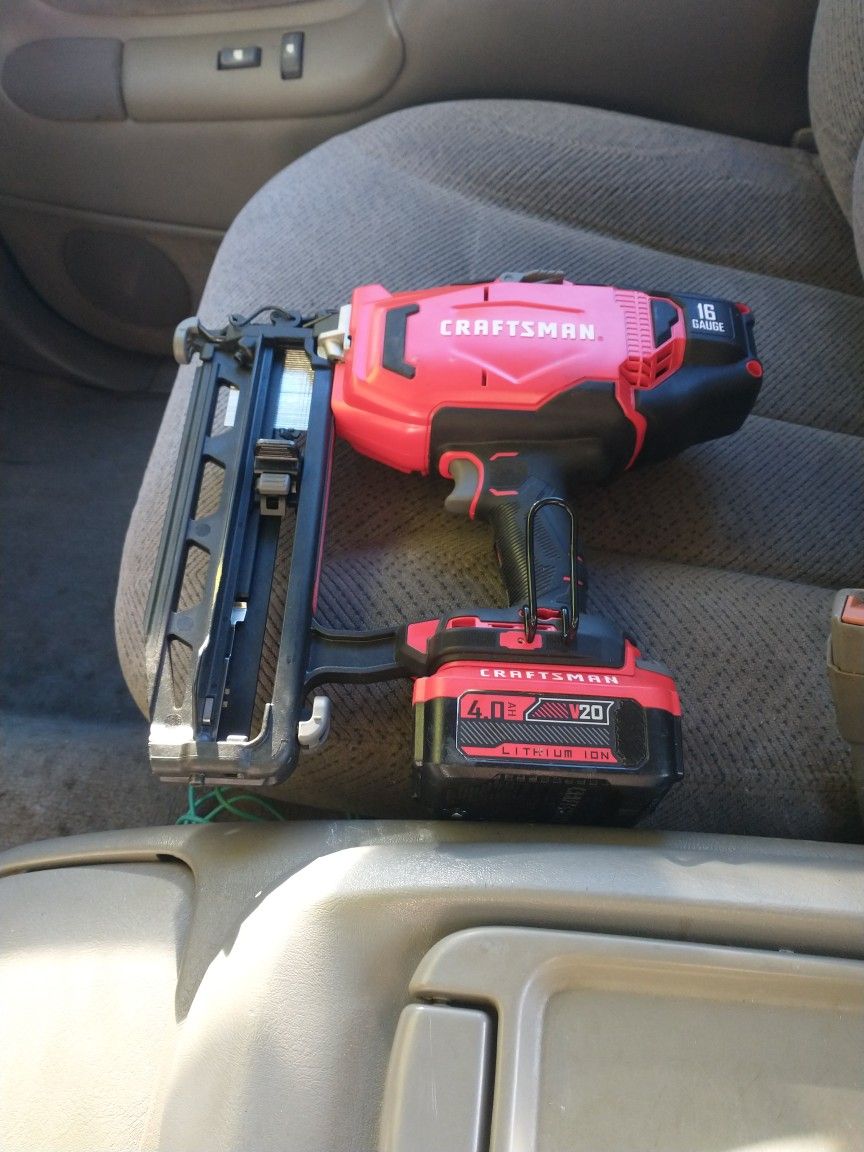 Craftsman 16 Gauge Finish Nail Gun With 20 Volt Battery