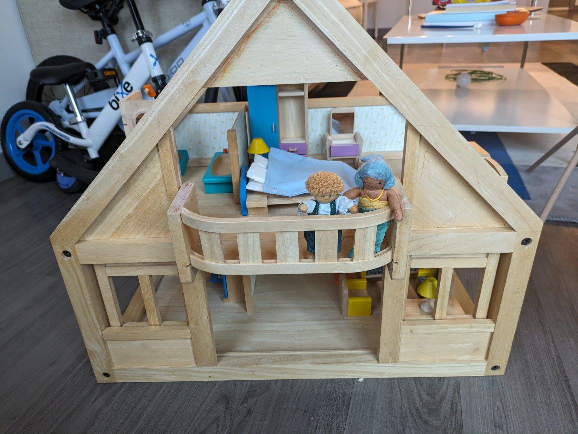 PlanToys Doll House with Dolls and Furniture 