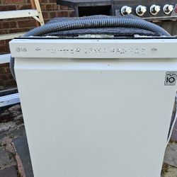 LG DISHWASHER LIKE NEW LESS THAN 1 YEAR OLD