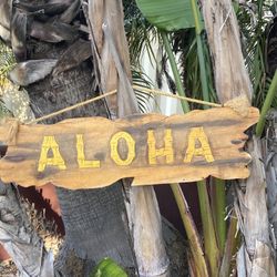 Vintage Tiki Bar Aloha Sign
