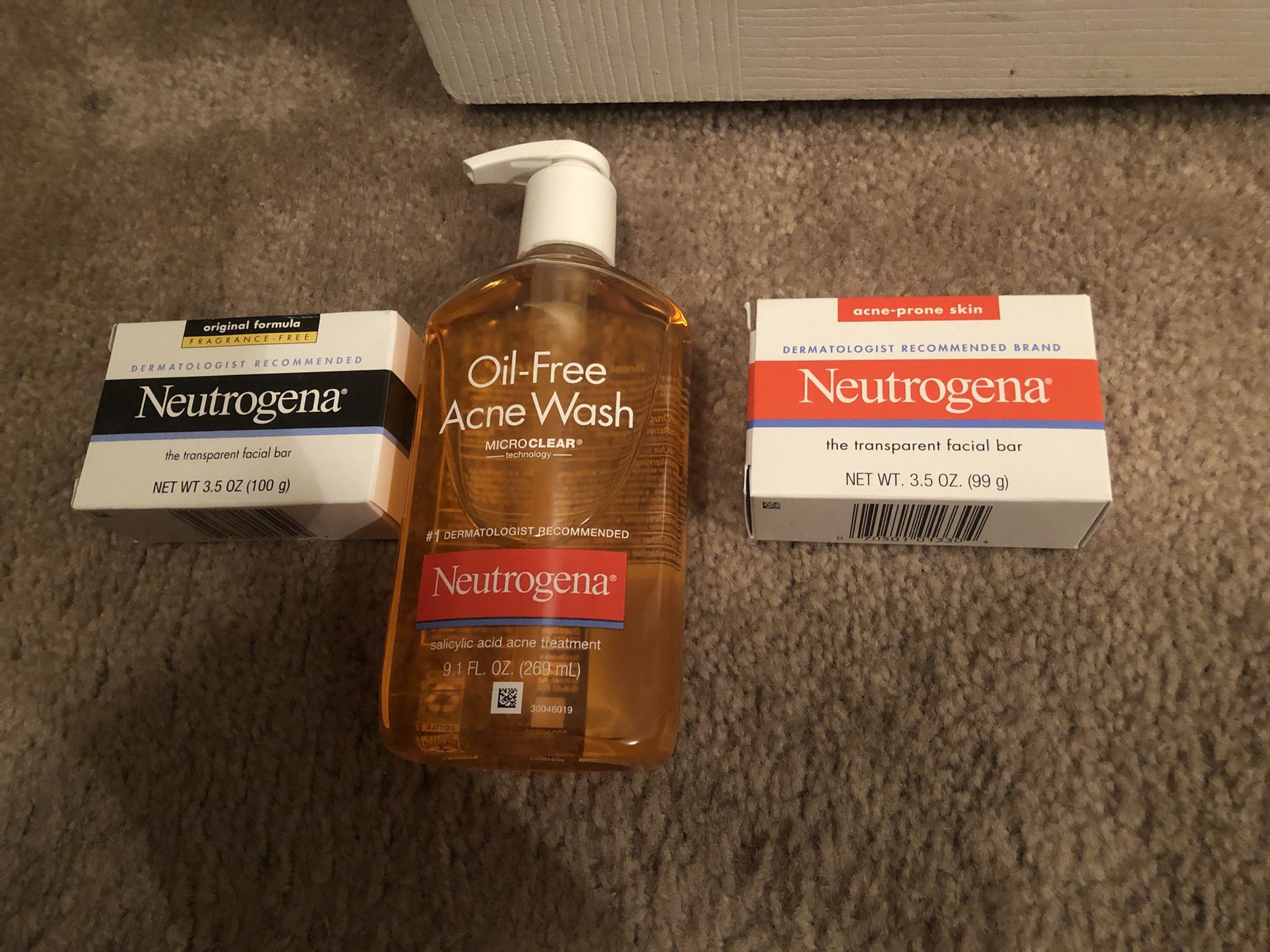 Combo  Neutrogena acne wash And 2 facial bars 