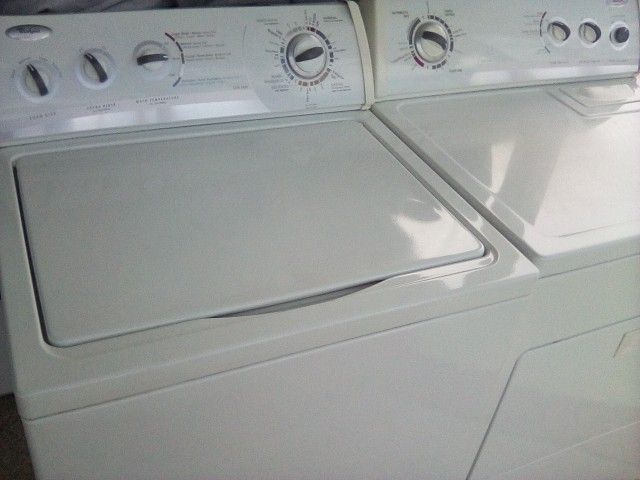 Like New Whirlpool Washer Dryer Electric 220v Set