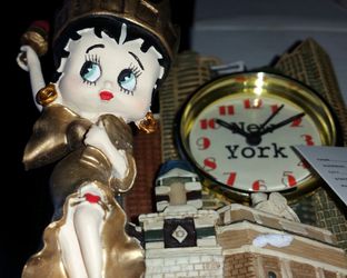 betty boop desk clock in Betty Boop offer me up ..