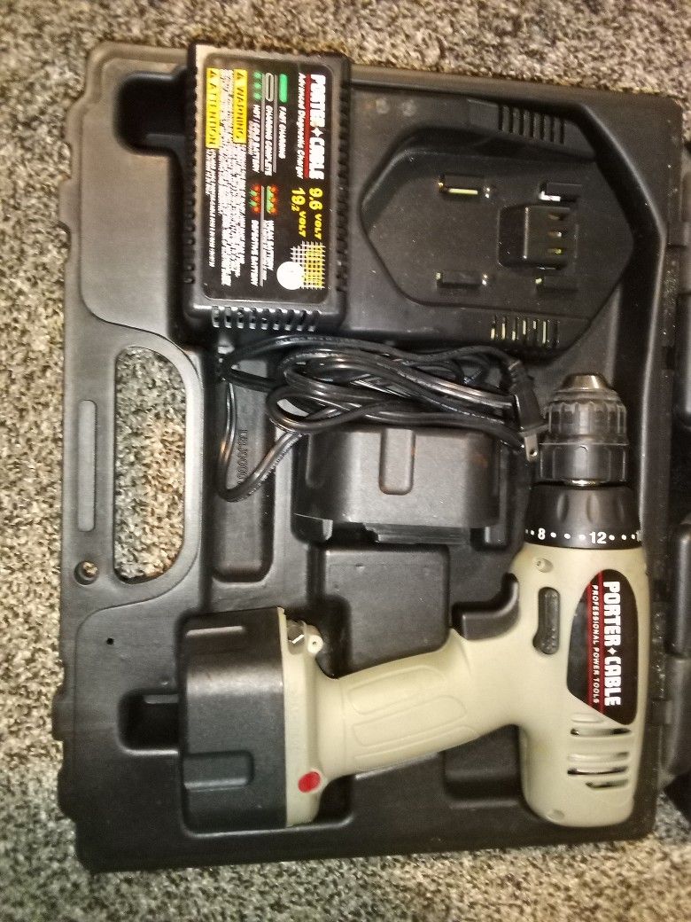 9.4v Cordless Drill W Charger And Battery And Case