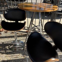 Table With Chairs 