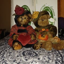 2 Bearington Bears . Autumn Harvest And  Victoria