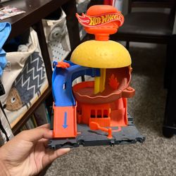Hot wheels Burger Set 13$