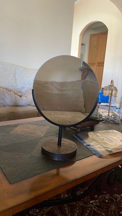 Round mirror