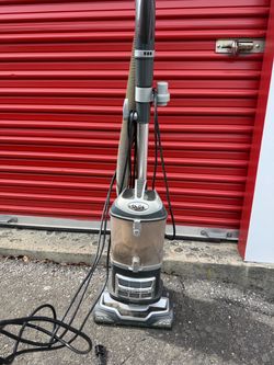 Shark Navigator Lift-Away Professional Vacuum