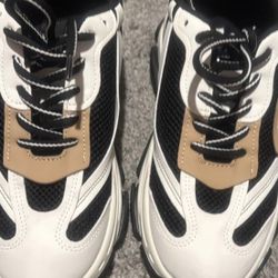 Size 10 STEVE MADDEN SNEAKERS FEMALE 