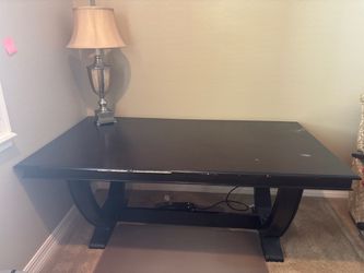 Desk and Lamp MUST GO TODAY! FREE!