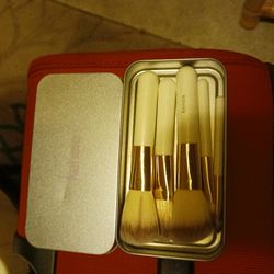 NEW SET MAKE UP BRUSHES ETC NAME BRAND 5 FIRM LOOK MY 0OST ALOT ITEMS