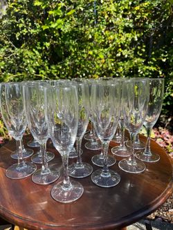 22 Clear Glass Champagne Flutes