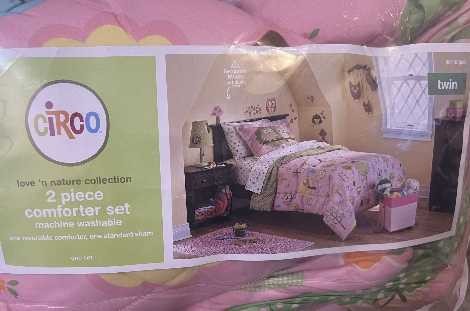 Twin 2-piece Comforter Set *NEW*