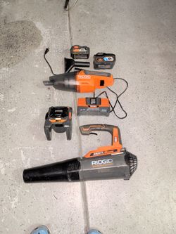 Ridgid 18 volt blower vacuum radio and charger