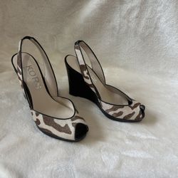 Size 6, Michael Kors Shoes like new condition