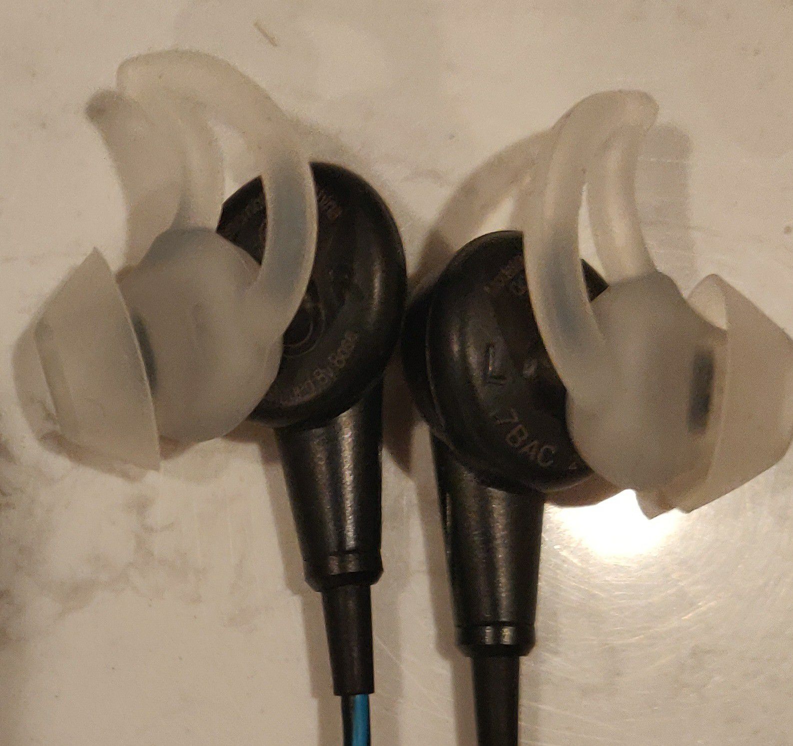 Bose QuietComfort 20 - noise cancelling headphones
