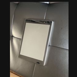 Le Pan 8’ Silver Tablet Excellent Condition 