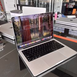 Apple 14” 2023 MacBook Pro M3 Pro Chip 36GB 512SSD 100%Battery! 90 day warranty! We offer financing!