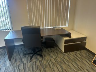 Big Desk With Drawers