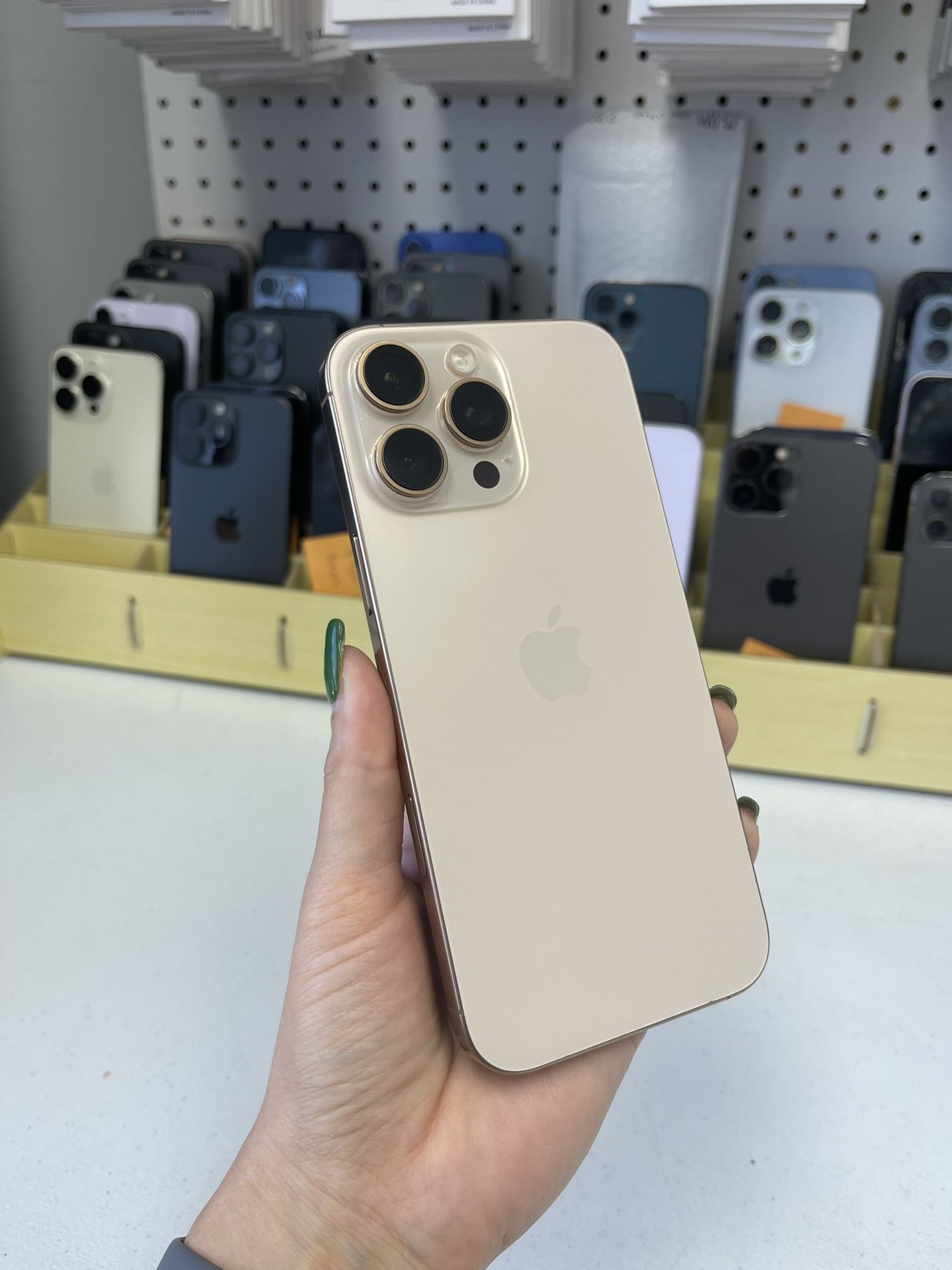 iPhone 16 Pro Max Unlocked 256Gb Gold Color