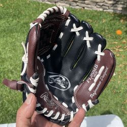 Like New Rawlings 9 Inch T-Ball Glove