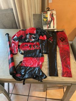 Harley Quinn Adult Costume Set with Bat size small 4-6